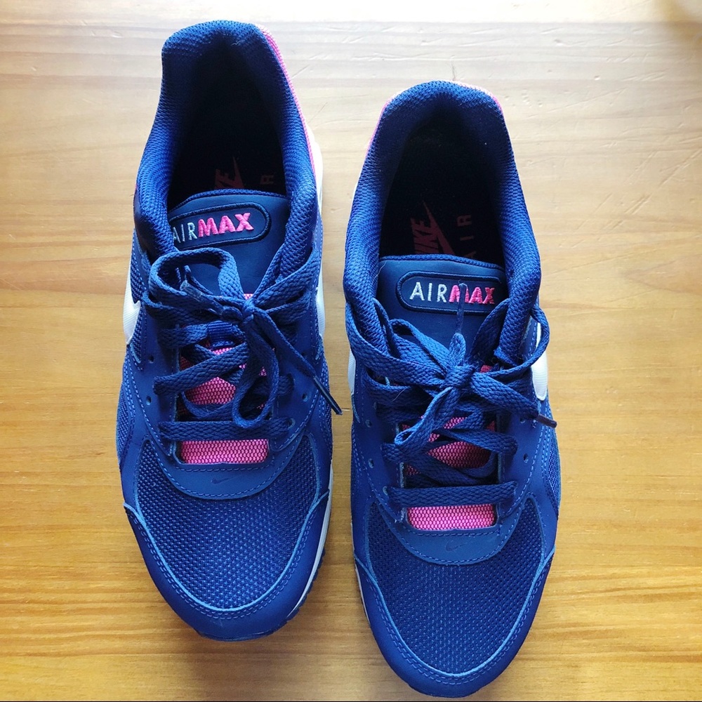 Nike Air Max IVO Sneakers